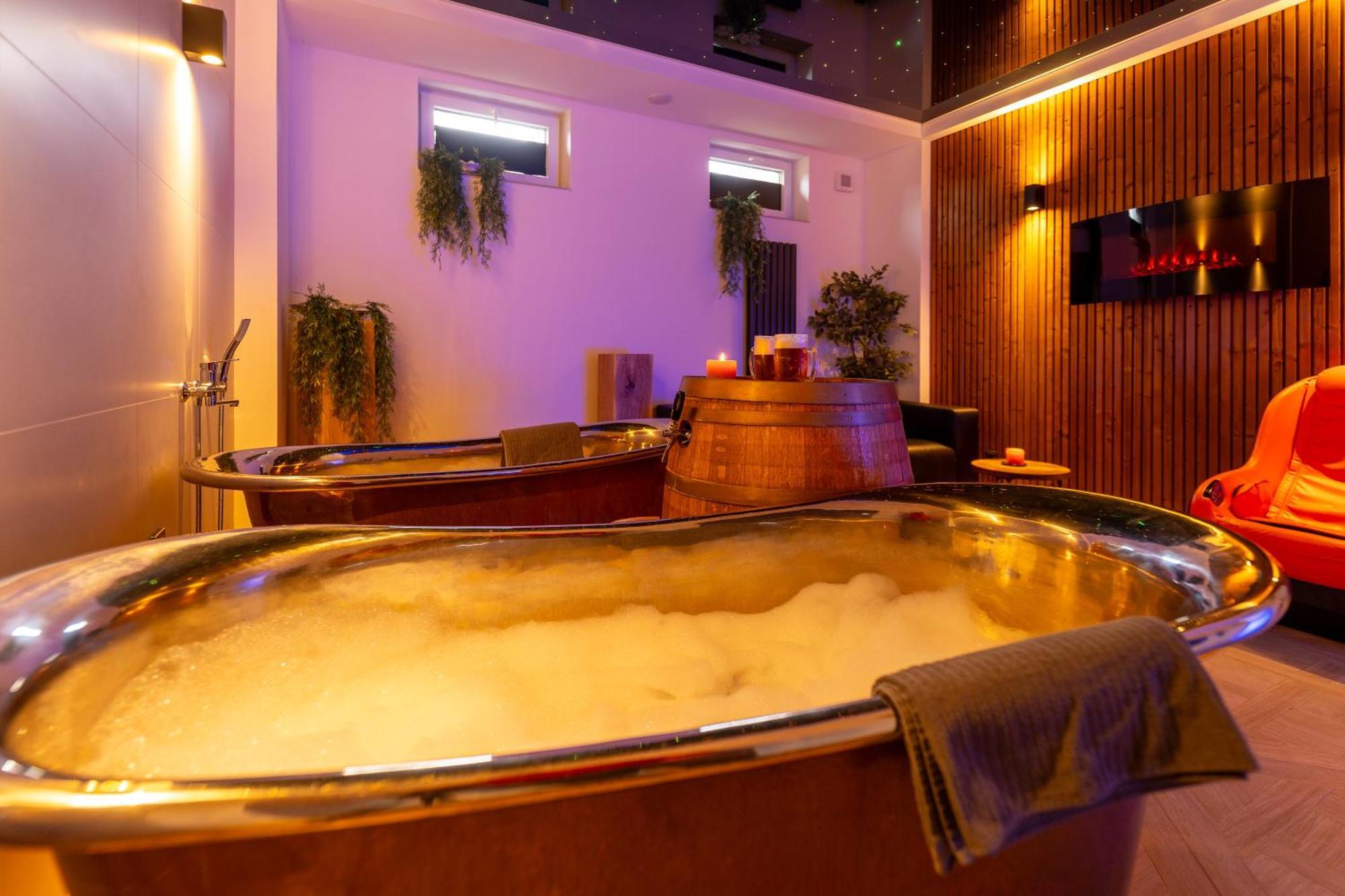 Komorní Lhotka Wellness Pension Koliba מראה חיצוני תמונה