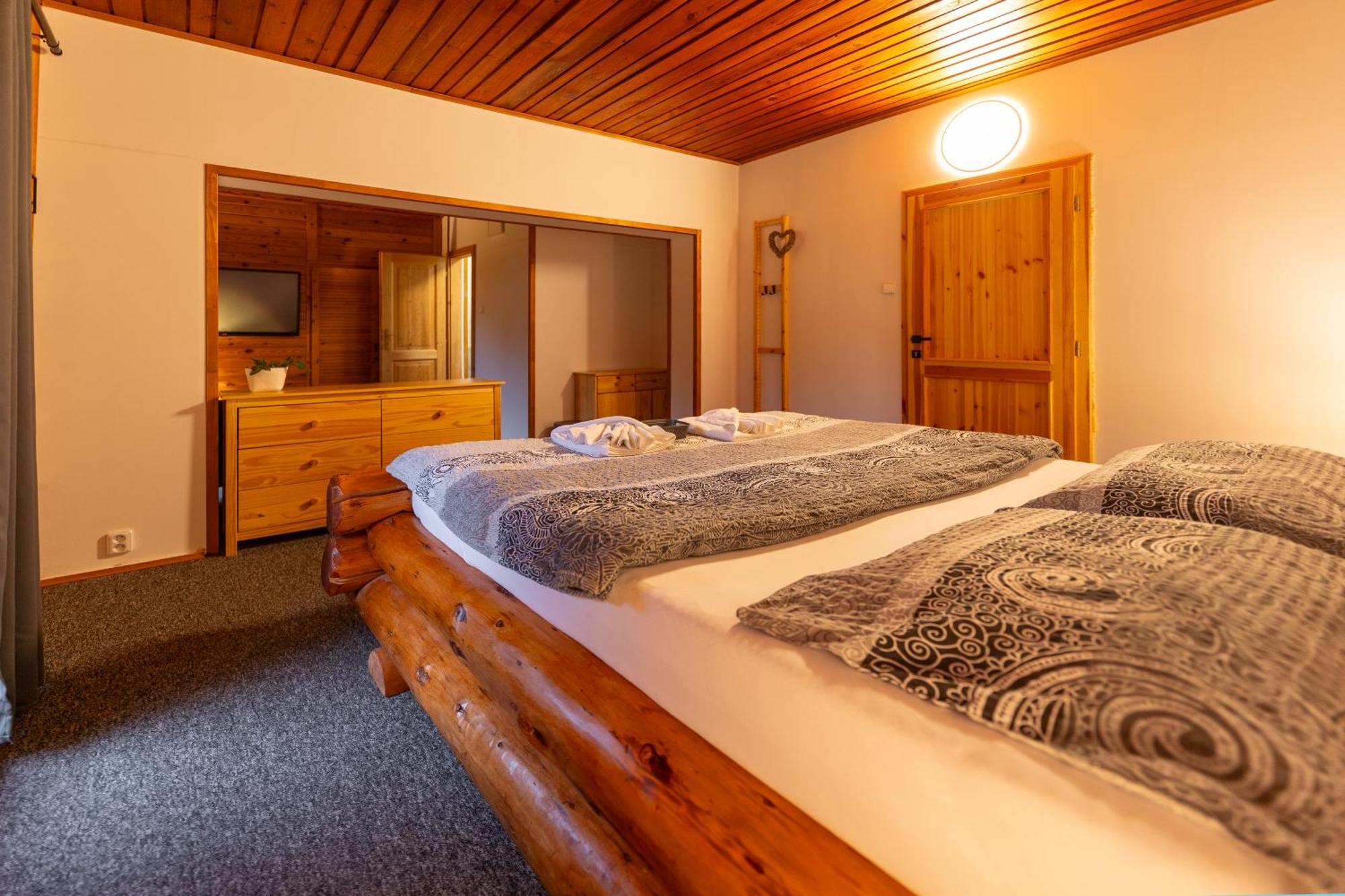 Komorní Lhotka Wellness Pension Koliba חדר תמונה